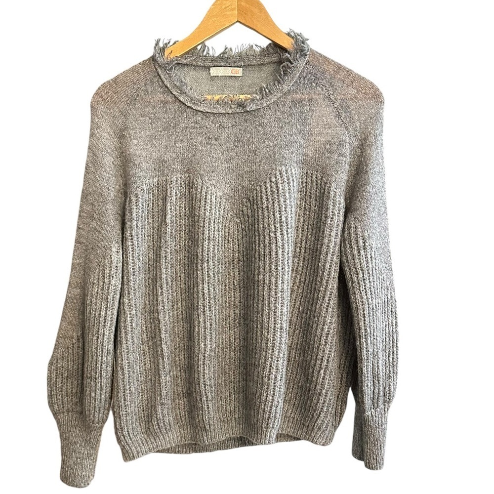 🔴 5 for $40 SALE! 
GB Gianni Bini Gray Sweater sz L